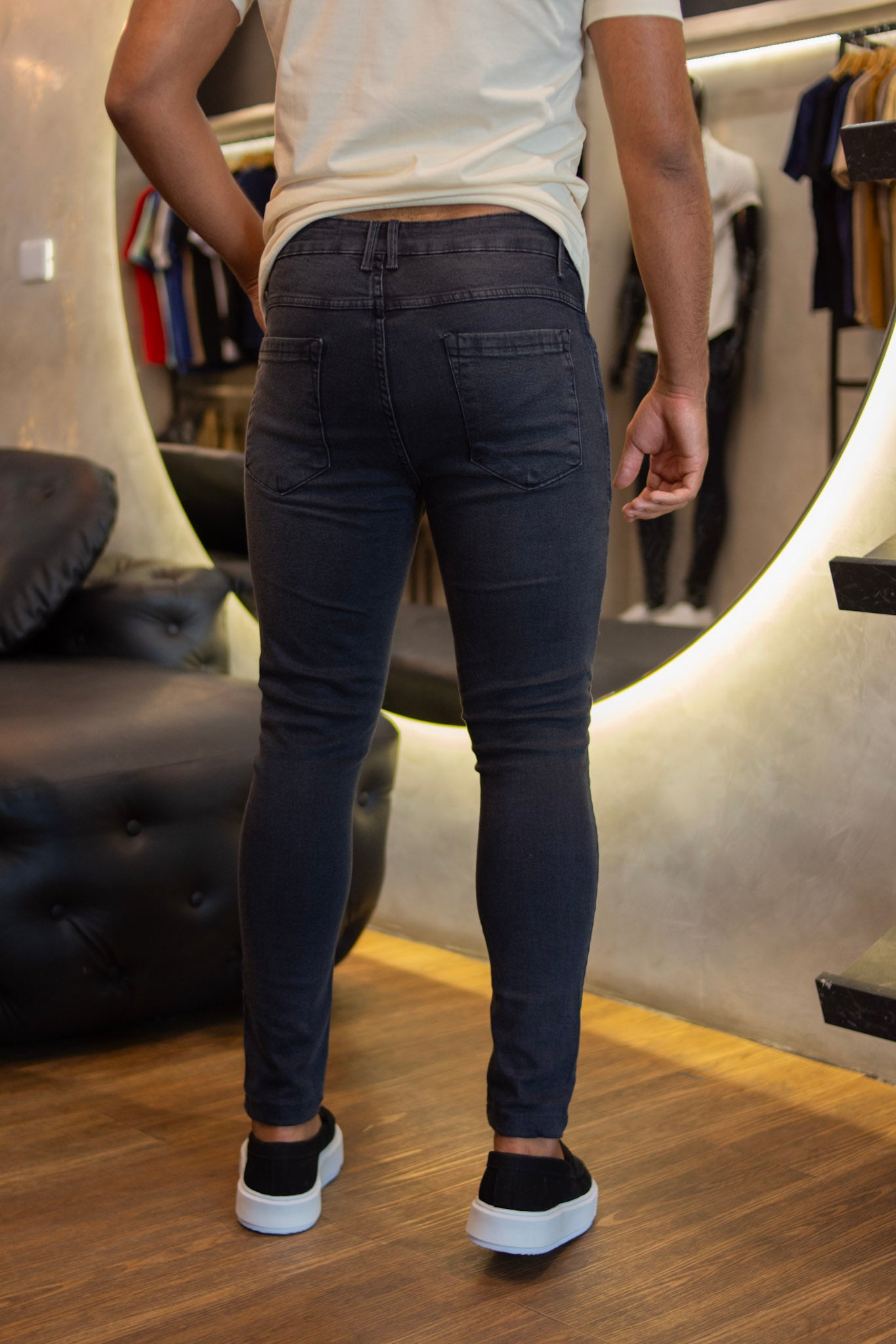 Calça jeans zetsus linha premium modelagem slim, lavagem marmorizada escura