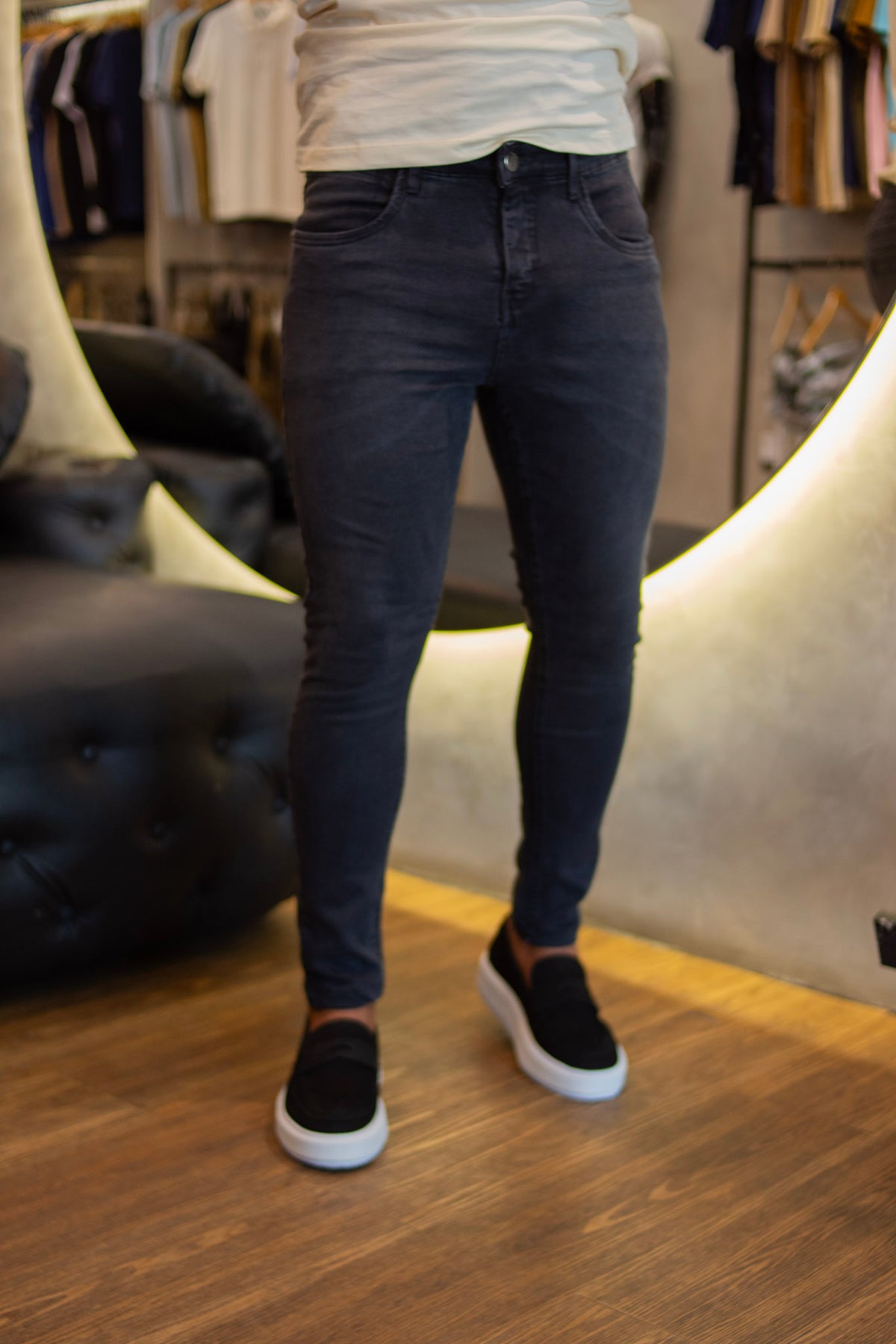 Calça jeans zetsus linha premium modelagem slim, lavagem marmorizada escura