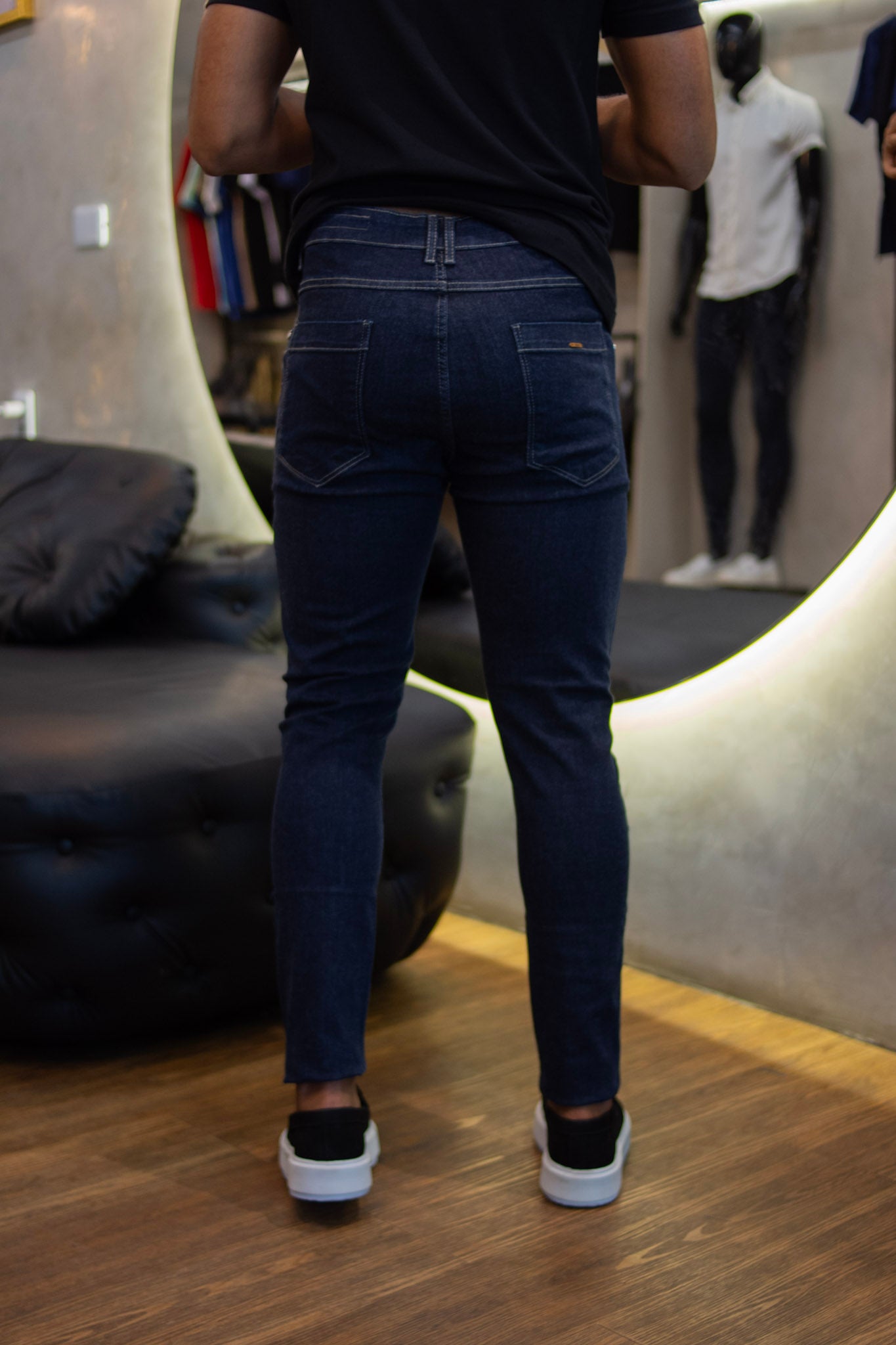 Calça jeans zetsus linha premium modelagem slim com a  lavagem azul escura