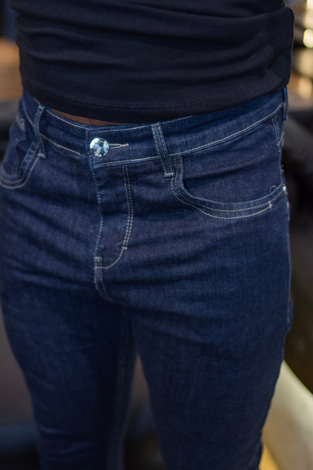 Calça jeans zetsus linha premium modelagem slim com a  lavagem azul escura