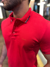 Camisa gola polo Zetsus no tecido Suedine vermelha